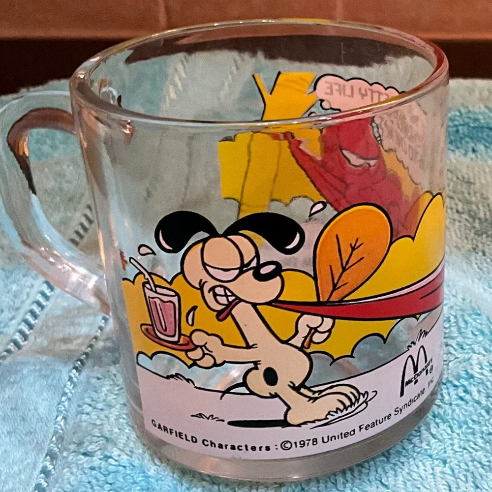 Vintage Garfield McDonalds Collecter set of 4 coffee cups 1978 - Picture 5 of 9